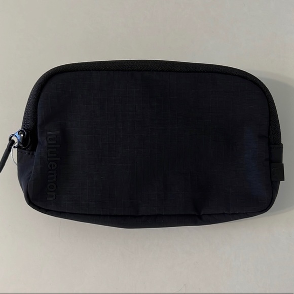🍋NWT Lululemon Belt Bag Mini Black BLK - Picture 7 of 7